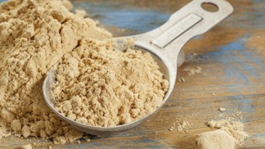 Maca-powder-in-a-spoon